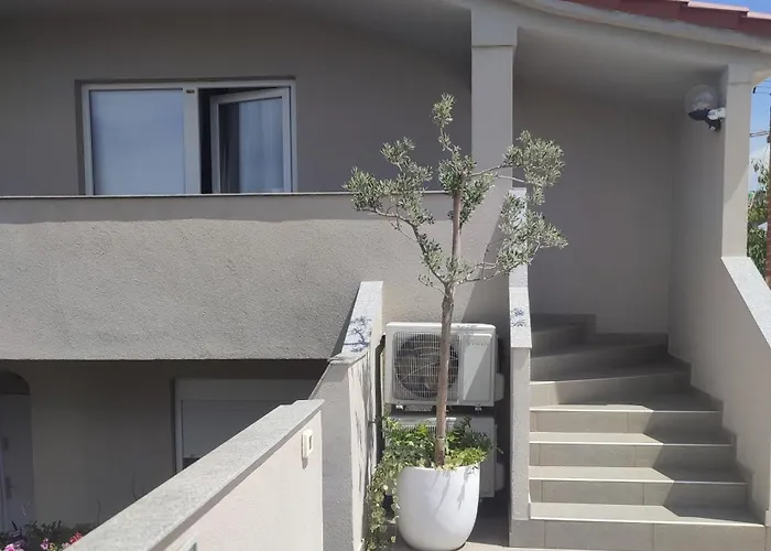 アパート Pezic プーラ